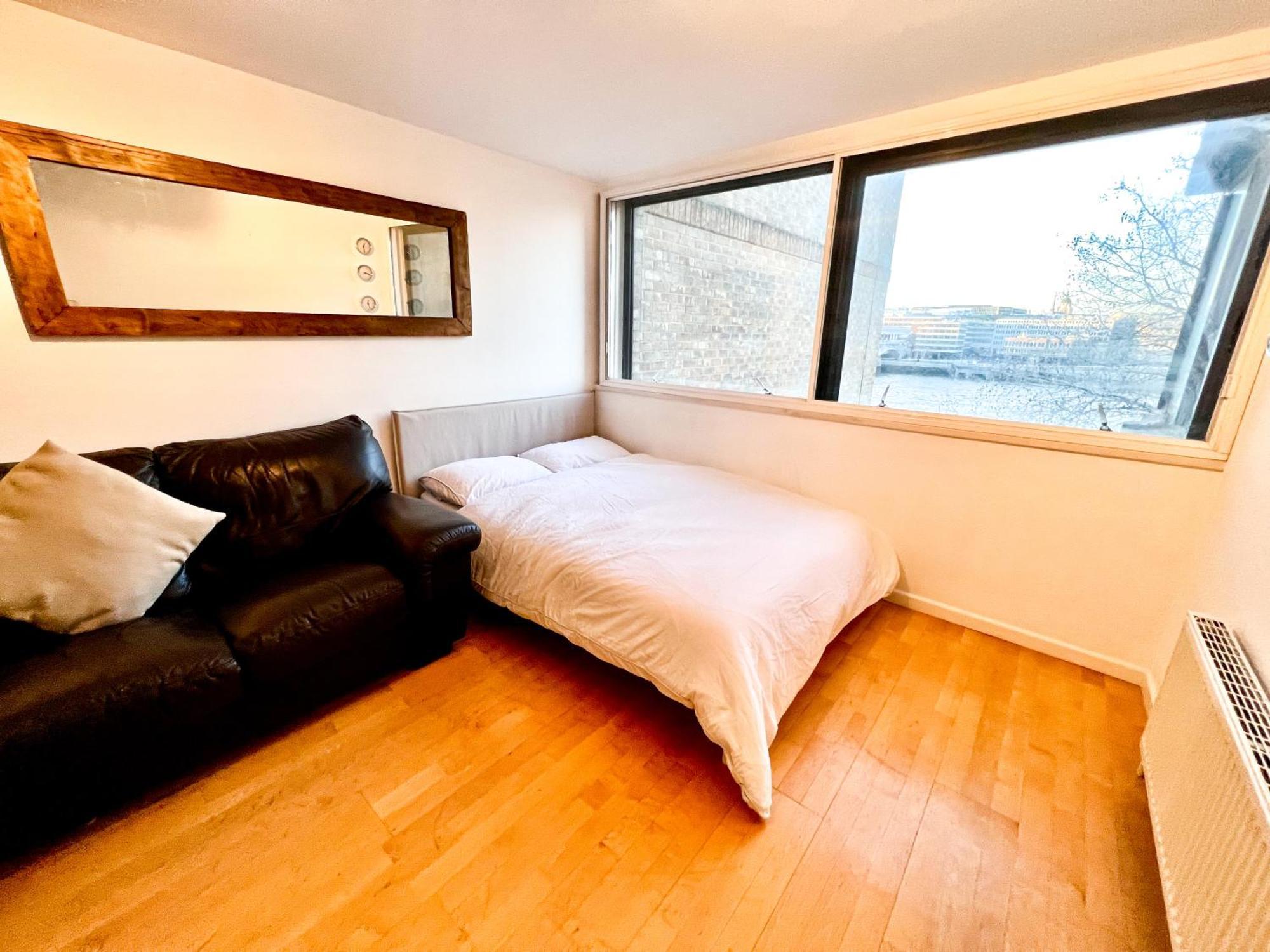 Great River Thames View Entire In The Most Central * Londres